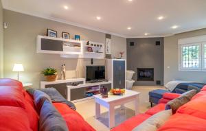 5 Bedroom Gorgeous Home In Los Barrios