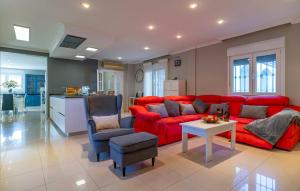 5 Bedroom Gorgeous Home In Los Barrios