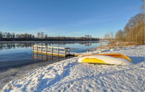 Cozy Home In Borlänge With Lake View
