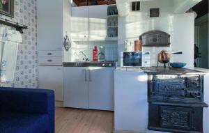 Cozy Home In Borlänge With Lake View