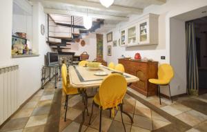 3 Bedroom Beautiful Apartment In Sutri