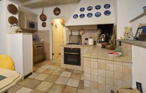 3 Bedroom Beautiful Apartment In Sutri