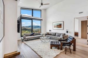 Electric Pass Lodge 604 by Snowmass Mountain Lodging