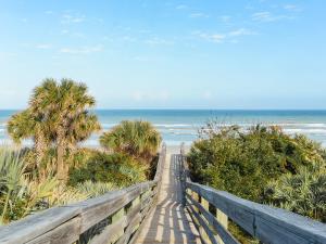 Tropical Oasis Steps from Car-Free Beach! Sea Woods Condo 114