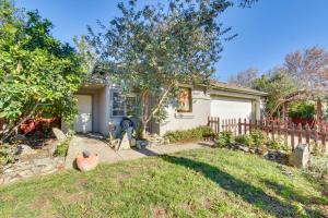 4 Mi to San Joaquin River: Peaceful Patterson Home