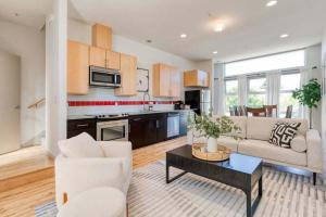 Modern Ballard Townhome with Rooftop Views