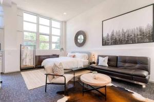 Modern Ballard Townhome with Rooftop Views