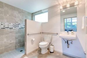 Modern Ballard Townhome with Rooftop Views