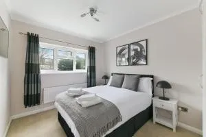 Cosy home with garden and parking sleeps 5 - Worcester Park