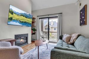 Updated Ski In Ski Out Condo Holiday Valley