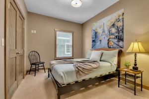 Luxurious 3-Bedroom Townhouse Walk to Village
