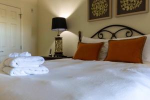 3BR Family Apartment for 8 Peaceful Residential Retreat