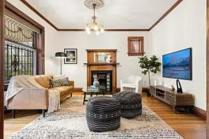 Chic Victorian Manor - Sleeps 12 - Congress Park - Glendale