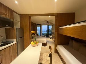 Beautiful Oceanview Apartment in Zantamar