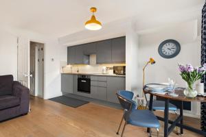 2 Beach Court - Direct Beach Access Sea Views