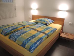 Nibbio by Fewotessin