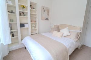 1-Bed Flat in Kensington W8