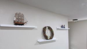 Cozy home near freeways w pool BBQ