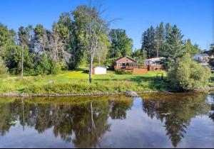 Peaceful Waterfont Cottage - Quebec