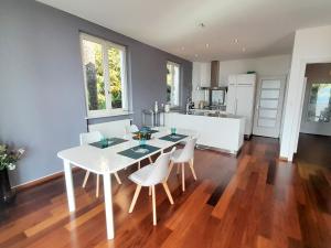 Villa Dora Attika by Fewotessin