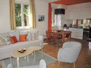 Villa Dora Garten by Fewotessin