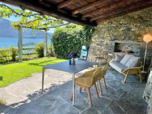 Casa Pipistrello by Fewotessin