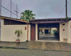 Casa espaçosa a 80m do mar na Martim de Sá ao lado da Prainha