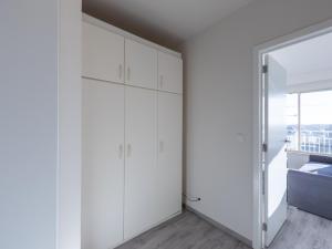 Modern, renovated studio with open views