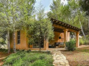 Holiday home with wooden-beamed patio
