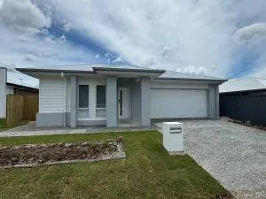 Brand New Fantastic Luxury 4 bedroom Home - Loganlea
