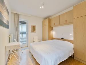 Flat in Blankenberge with Marina Views