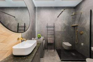 ANS Hanza Tower Apartment - 22nd floor with city view, swimming pool, sauna, jacuzzi, viewing terrace