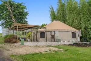 Byron Bay Hinterland Eco-Retreat Ivory Yurt - Numulgi