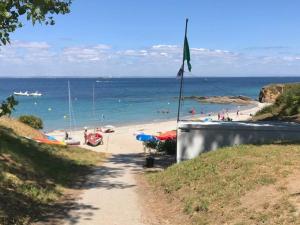 Maisons de vacances Charmante maison proche plage a Groix, 2 chambres - FR-1-813-3 : Maison de Vacances