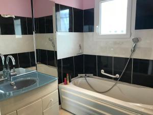 Villas Villa climatisee avec piscine privee, 3 ch, jardin, parking et WIFI a Elne - FR-1-776-113 : Villa