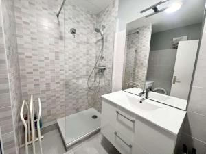 Appartements Appartement lumineux avec balcon, proche plage et parking privatif a Benodet - FR-1-481-168 : photos des chambres
