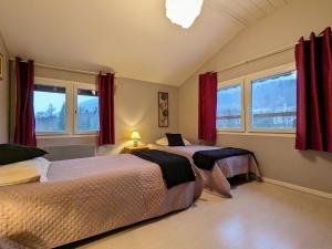 Maisons de vacances Gite calme avec jardin zen, piscine et randonnee au Parc des Vosges - FR-1-589-763 : photos des chambres