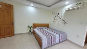 Ngôi nhà nhỏ dưới chân đồi