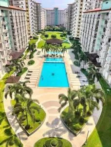 Staycation by Estelle - 拉斯皮纳斯