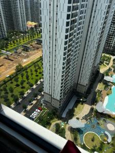 Vinhome Grandpark TPHCM Vietnam Masteri Centre Point Luxury Apartment with Adventure at Your Doorstep - Amusement Park & Poolside Comfort!