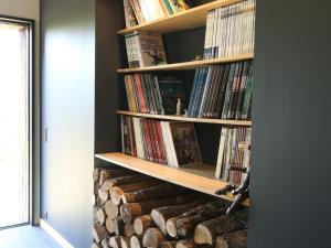 B&B / Chambres d'hotes Chambre d-hotes style 30s avec petit dej inclus, lit 180 cm, Wifi - FR-1-590-520 : photos des chambres