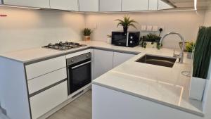 Deluxe Studio - Stylish & Cosy in Luma22