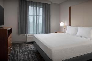 One-Bedroom King Suite with Kitchen room in Homewood Suites by Hilton Seattle/Lynnwood