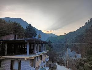 Tirthan Gateway Homestay