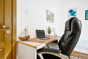 Large 2-BR Retreat, Walk to Sofias Top Spots