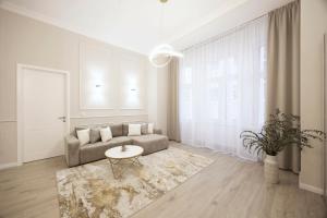 Luxurious & Elegance W18 Grand Suite w Balcony by Prestige Homes