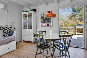 Family-Friendly Cottage Close To The Water