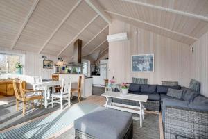 Newer Holiday Home In Green Surroundings