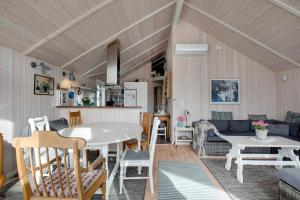 Newer Holiday Home In Green Surroundings