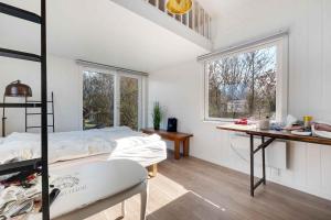 Bright Holiday Home Close To The Sea